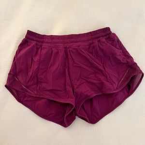Lululemon hotty hot 2.5” shorts